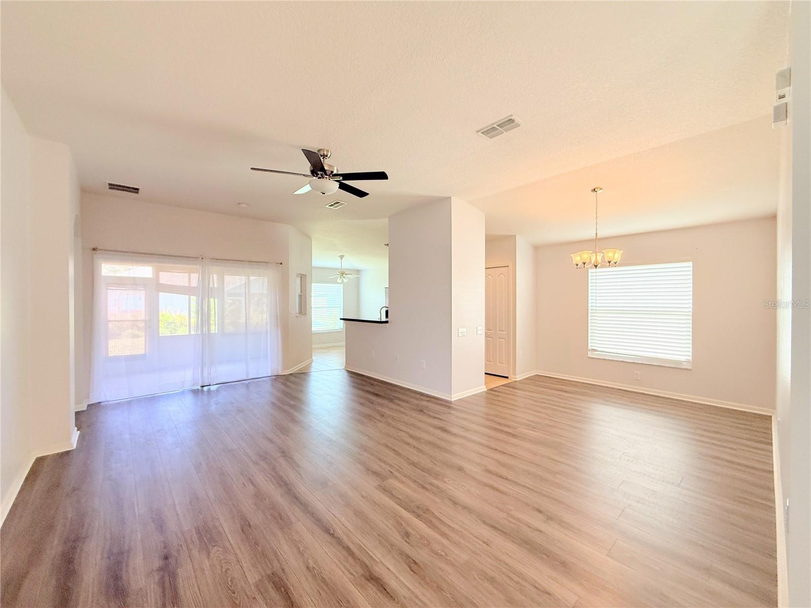 LEXINGTON OAKS VILLAGE 25 26 - Residential Lease