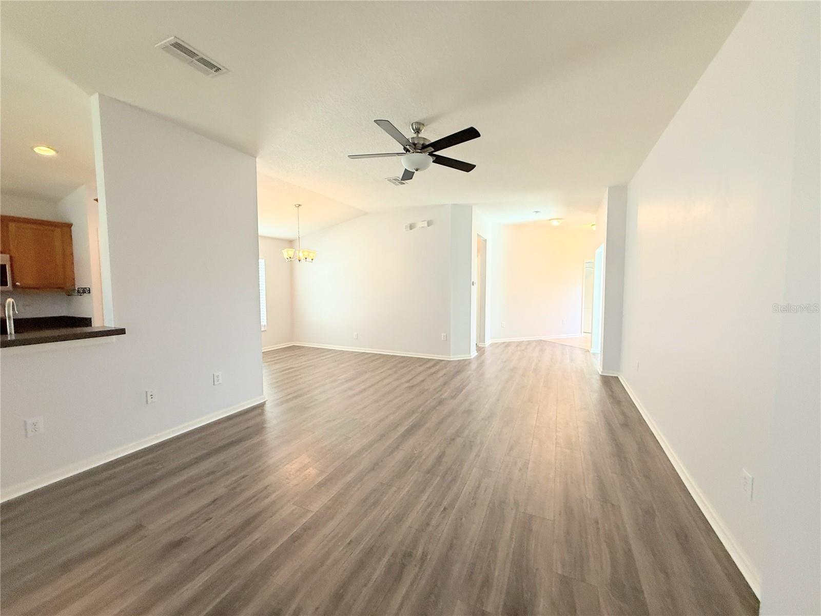 LEXINGTON OAKS VILLAGE 25 26 - Residential Lease