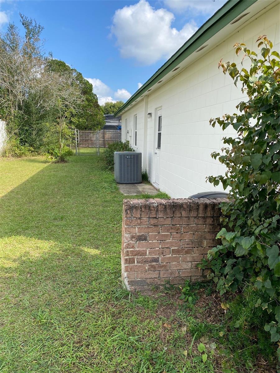 5047 FERNCREST DRIVE