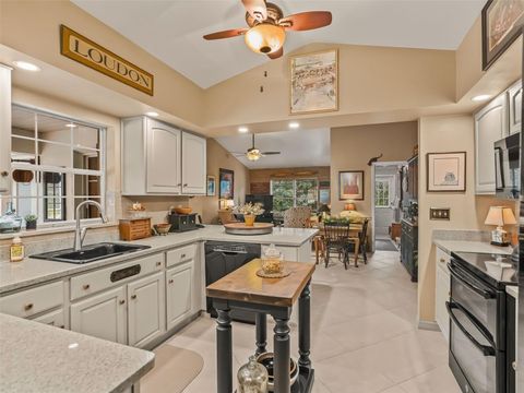Tiny photo for 9856 Fairway Circle, Leesburg, FL 34788 (MLS # G5103603)