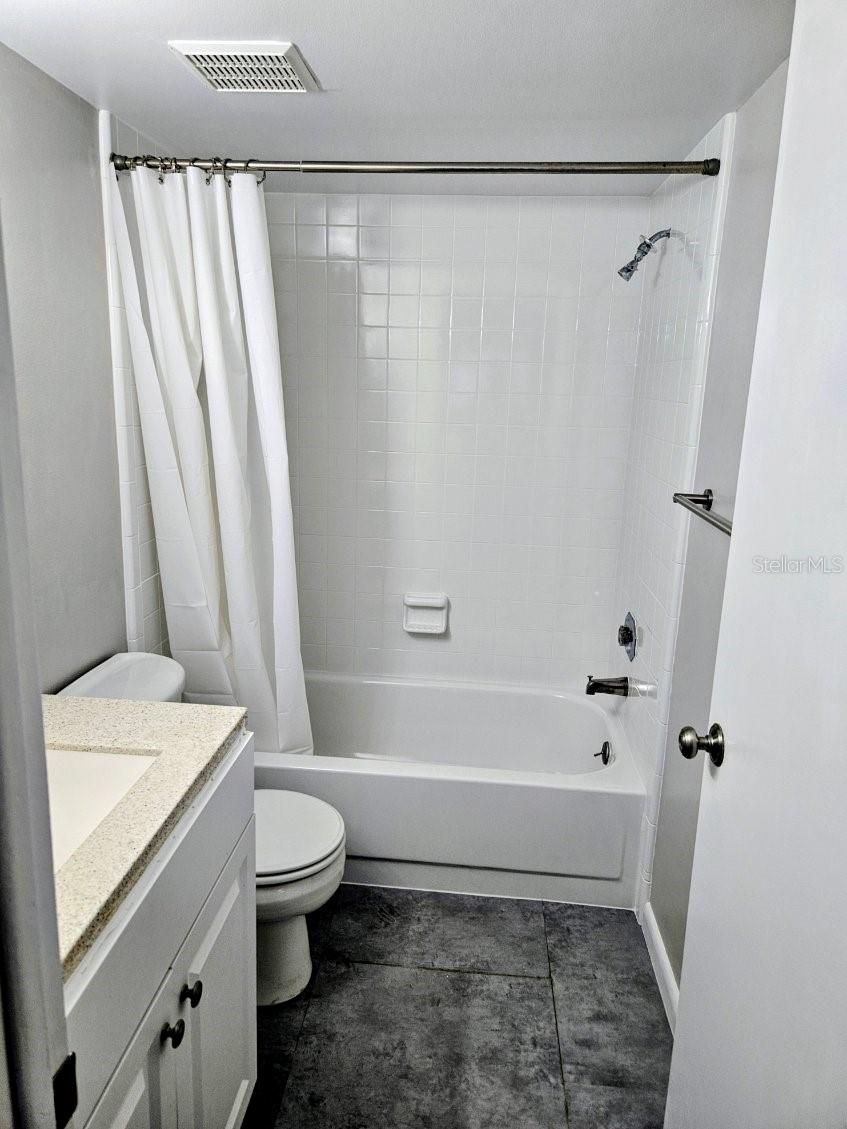 NORTH OAKS CONDO IV - Residential