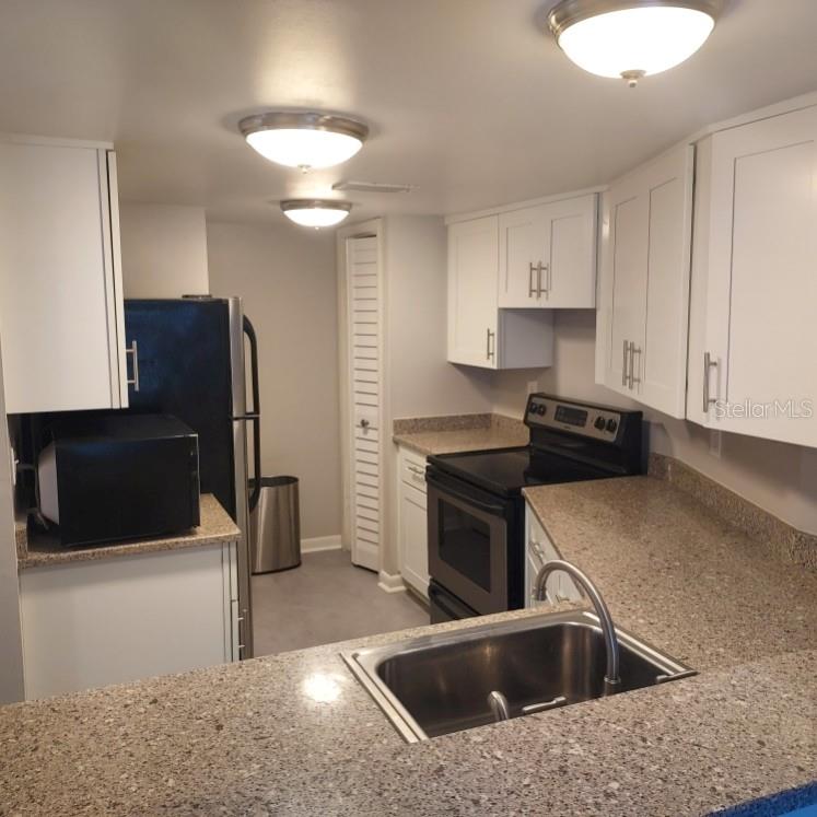 NORTH OAKS CONDO IV - Residential