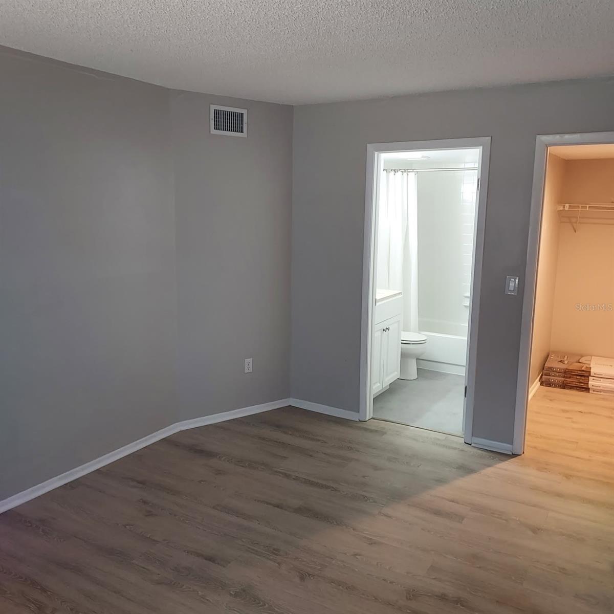 NORTH OAKS CONDO IV - Residential