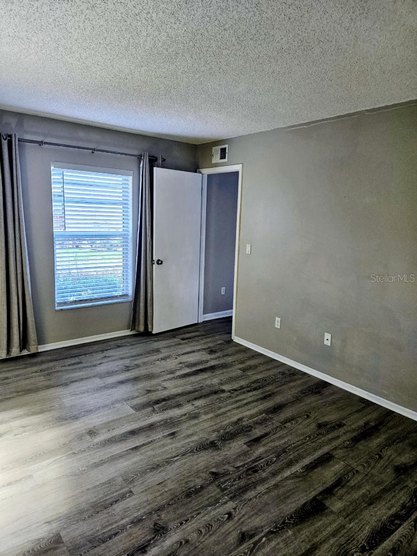 NORTH OAKS CONDO IV - Residential