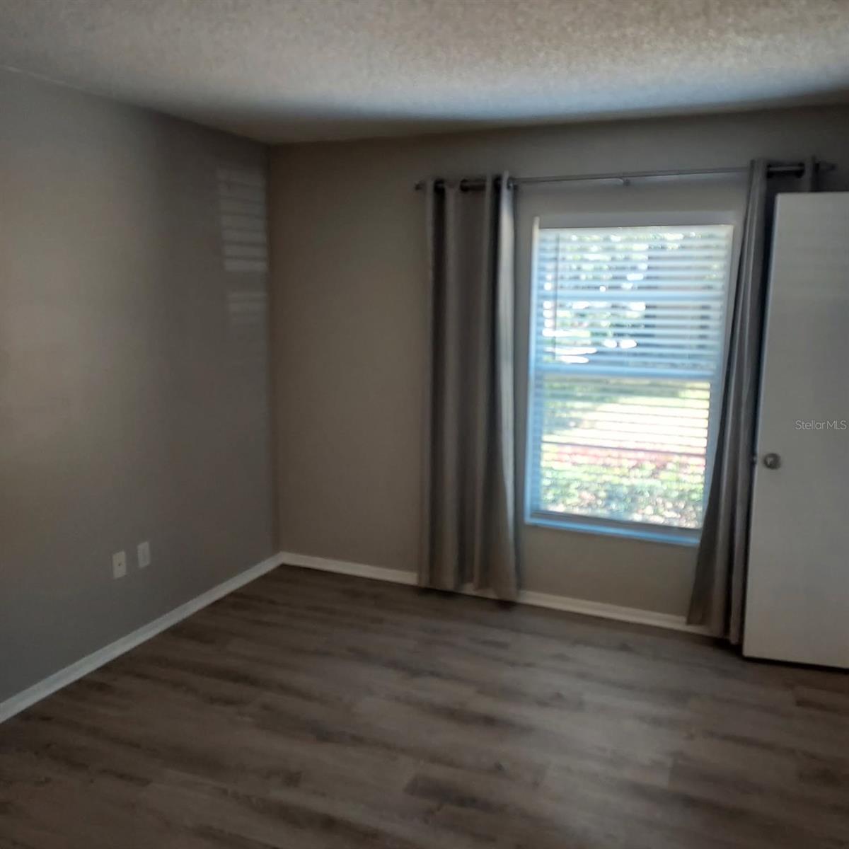 NORTH OAKS CONDO IV - Residential