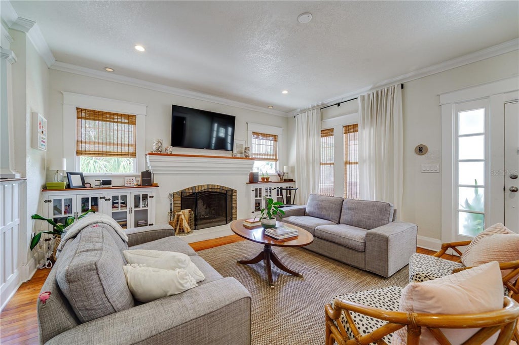 Photo of 419 W Park Avenue, Tampa, FL 33602 (MLS # TB8509308)