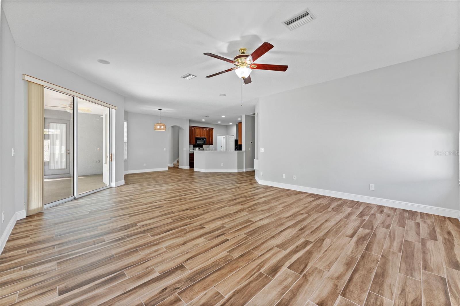 VALRICO LAKE - Residential