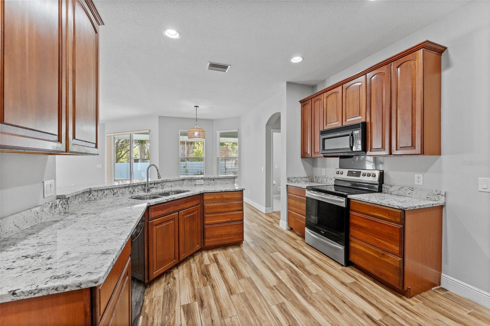 VALRICO LAKE - Residential