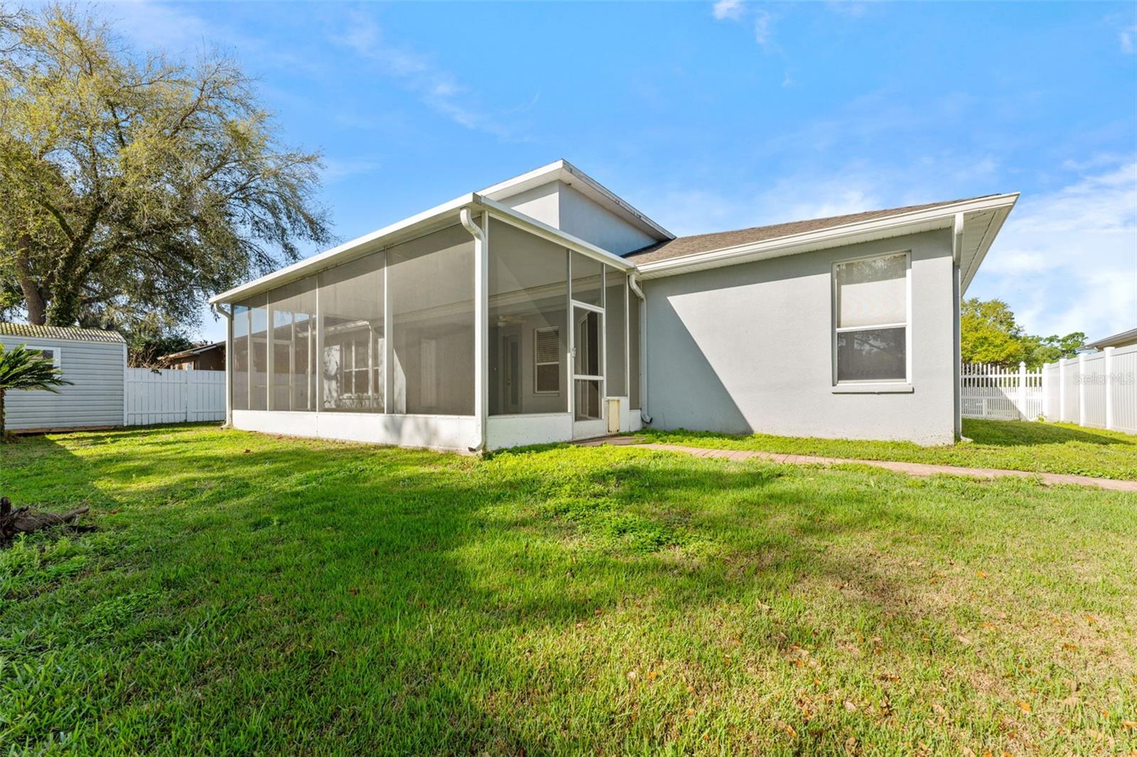 VALRICO LAKE - Residential