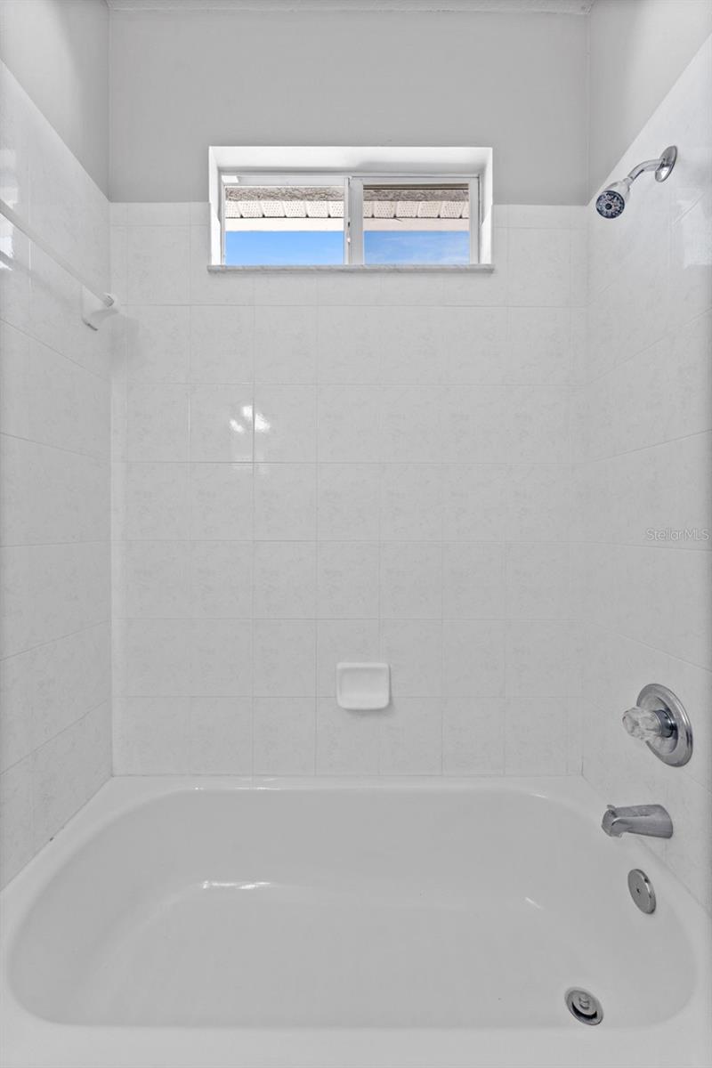 VALRICO LAKE - Residential