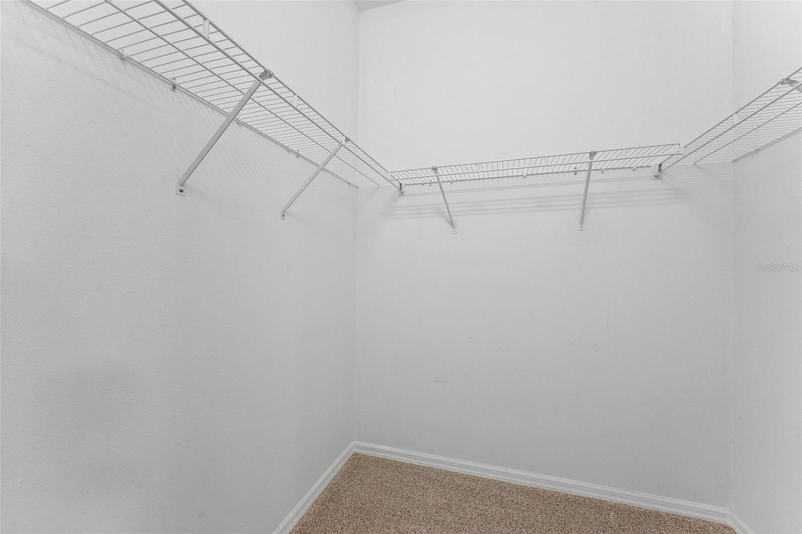 VALRICO LAKE - Residential