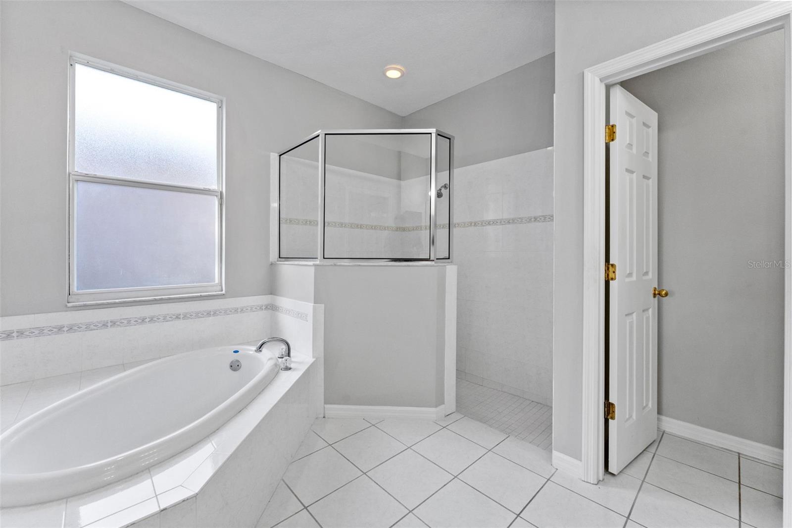 VALRICO LAKE - Residential