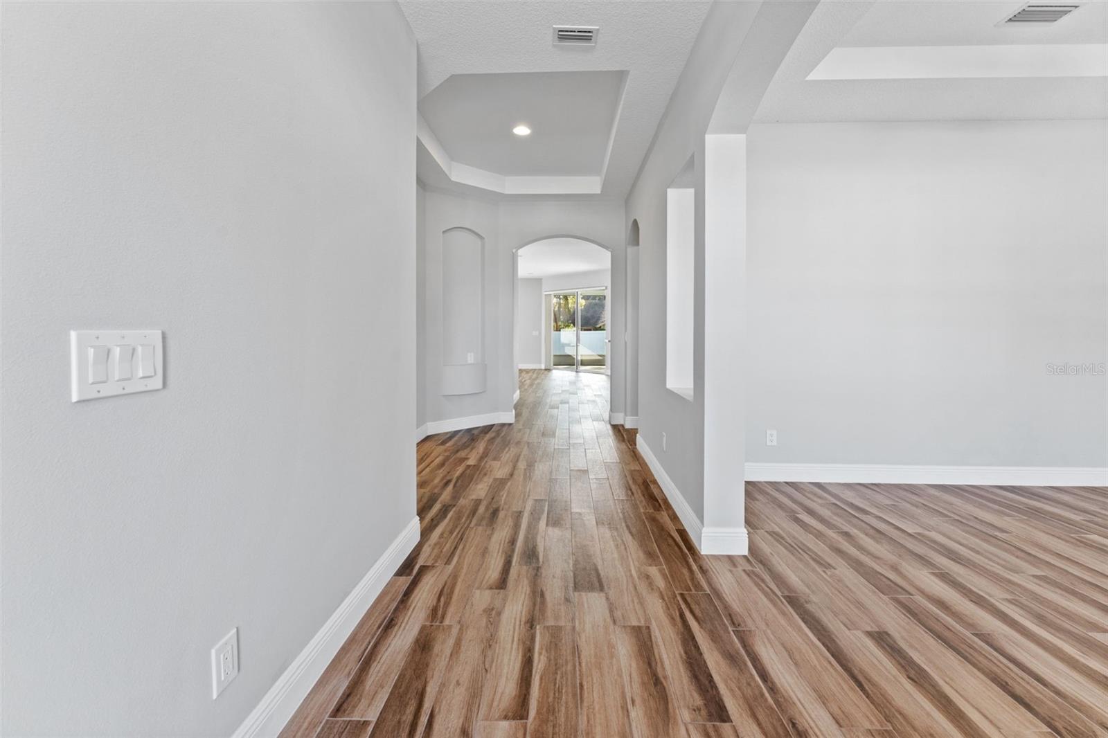 VALRICO LAKE - Residential