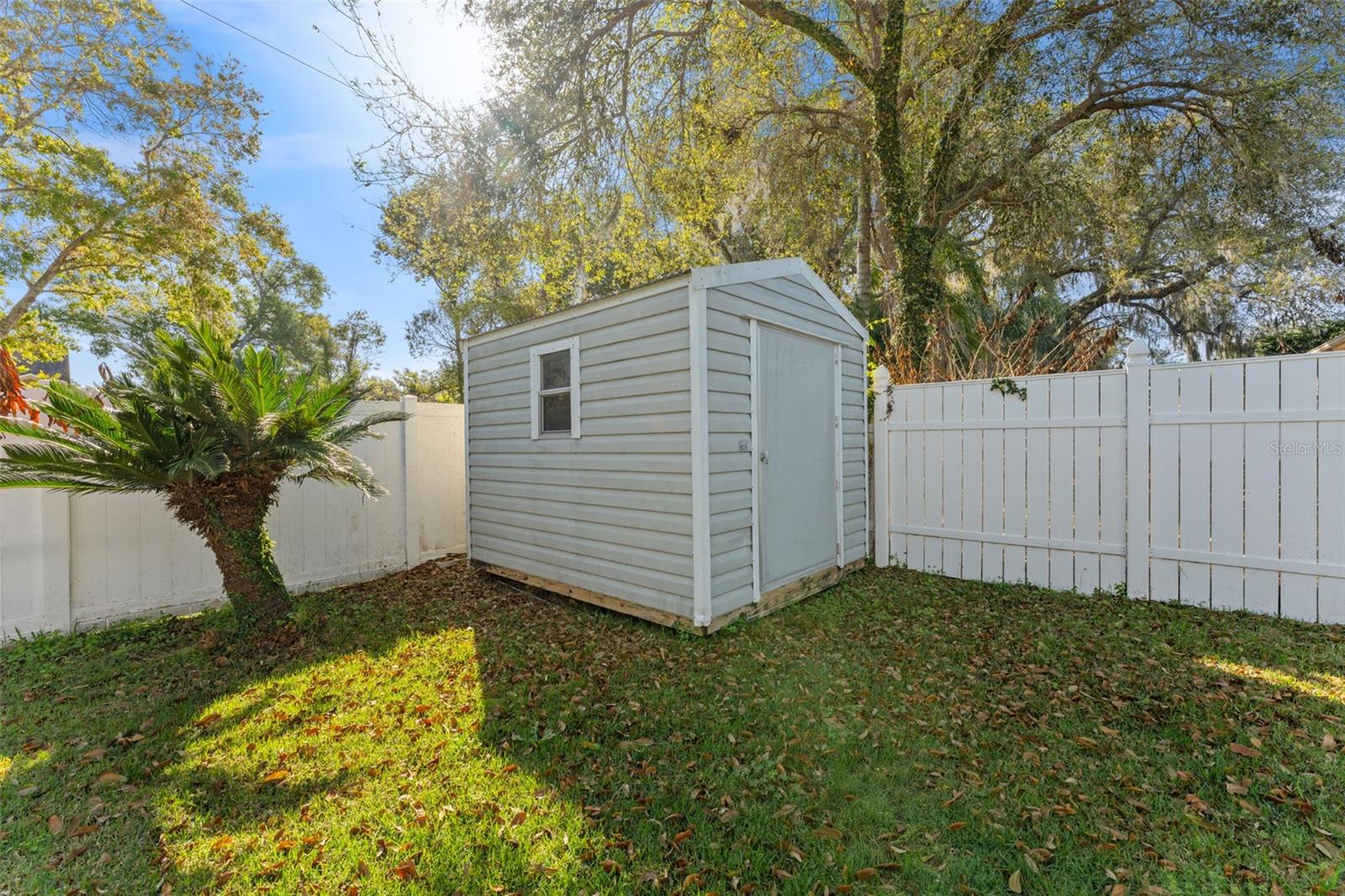 VALRICO LAKE - Residential