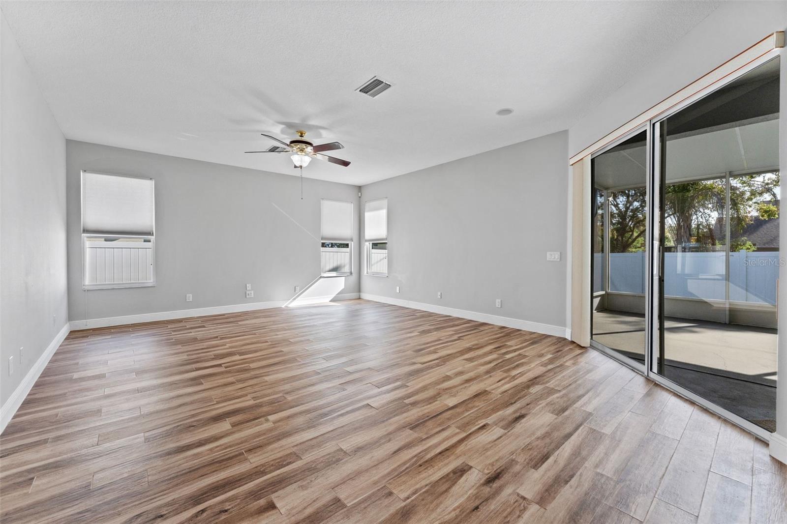 VALRICO LAKE - Residential