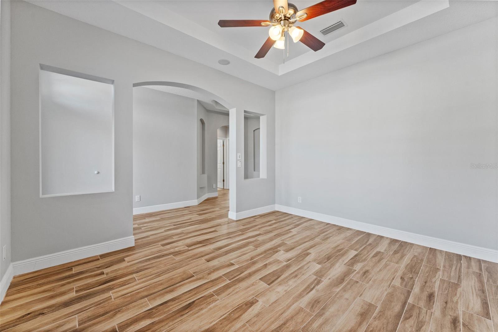 VALRICO LAKE - Residential