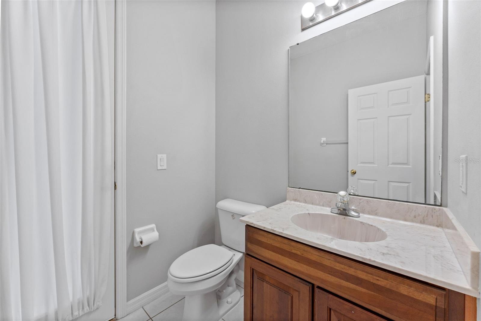 VALRICO LAKE - Residential