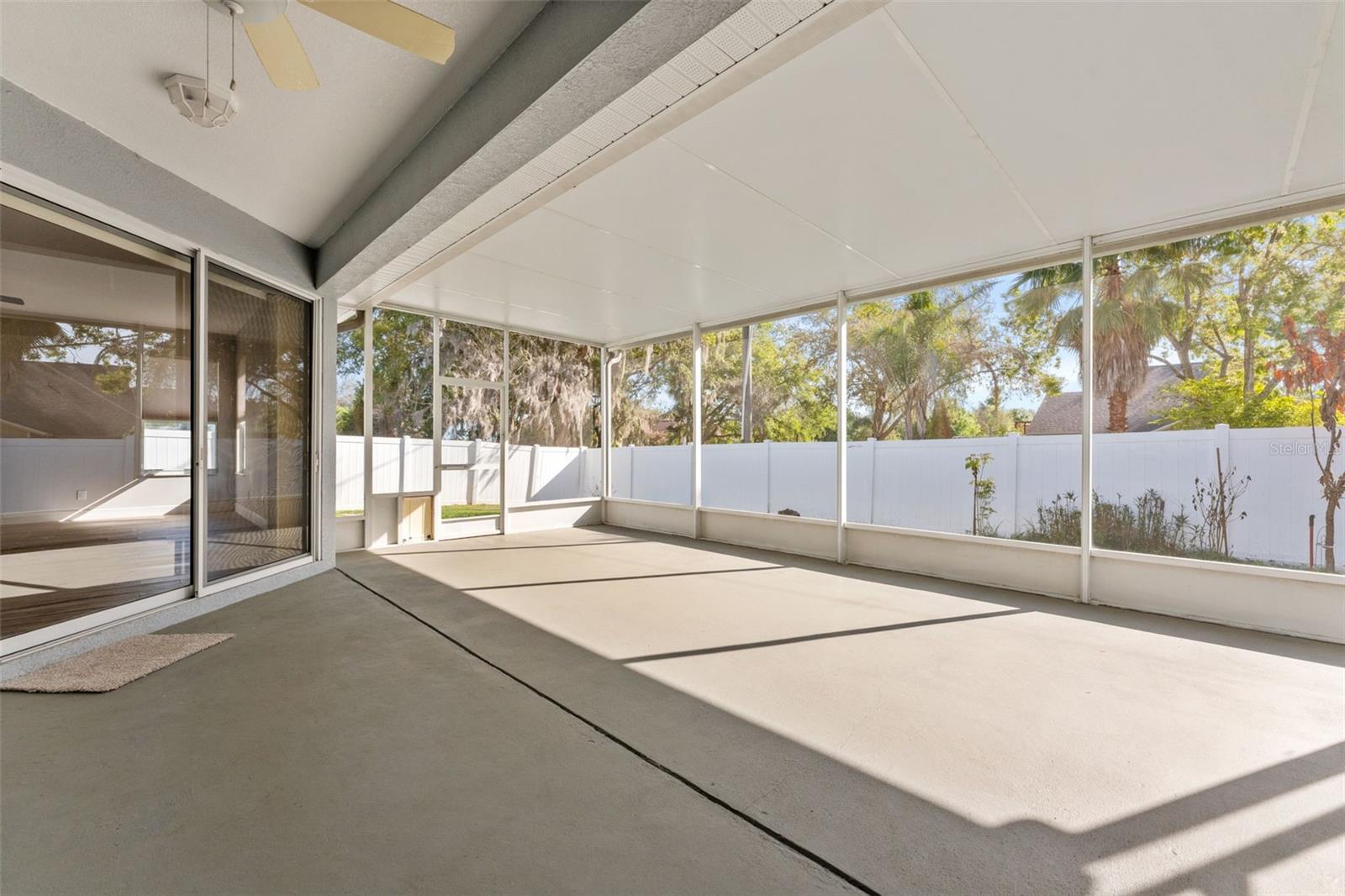 VALRICO LAKE - Residential