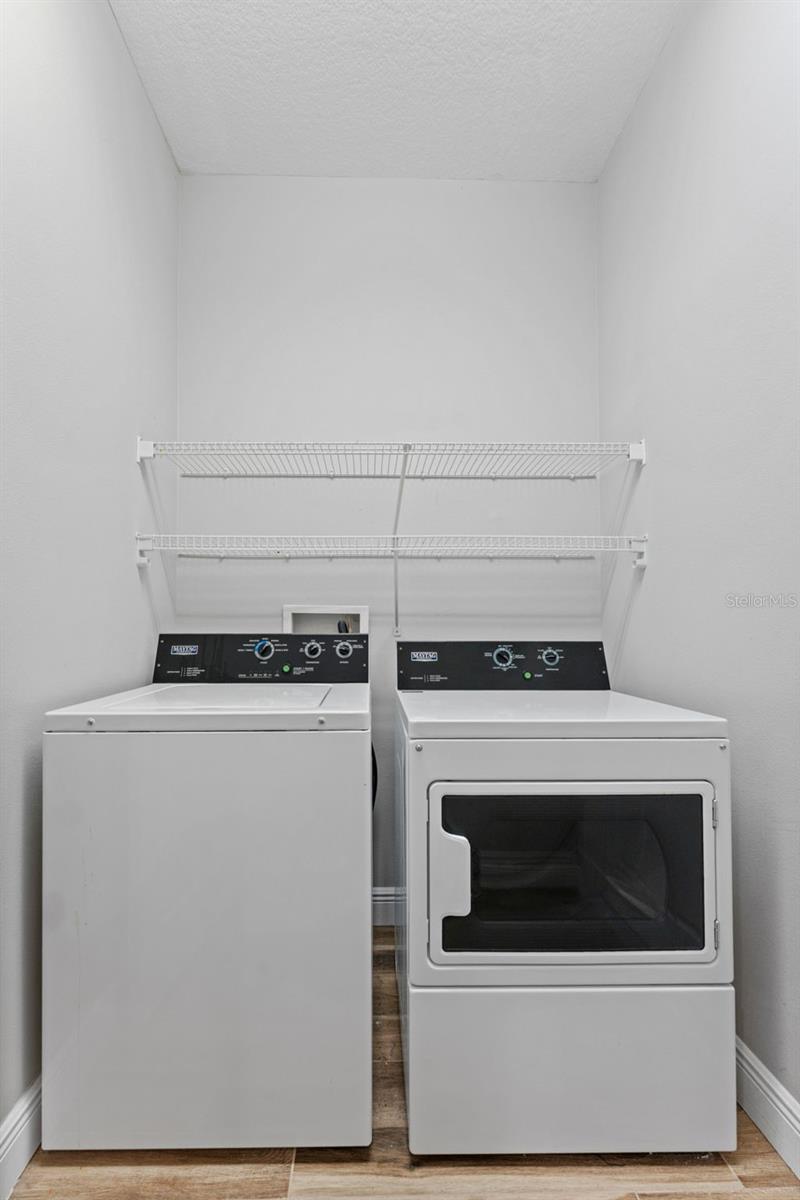 VALRICO LAKE - Residential