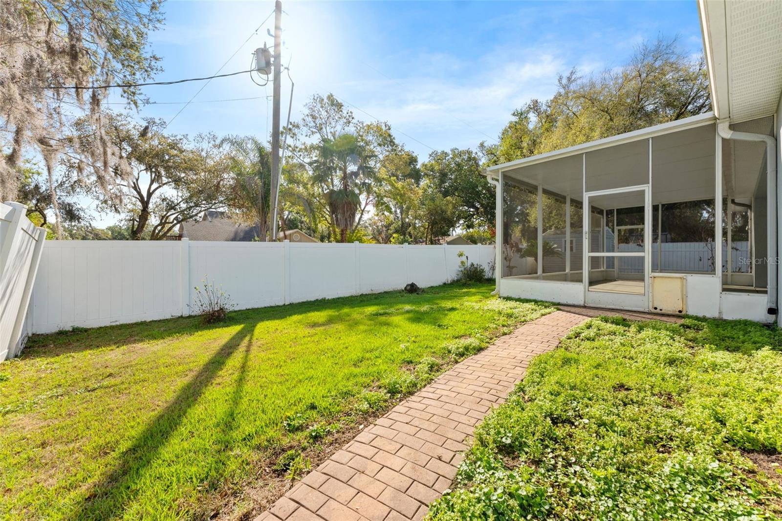 VALRICO LAKE - Residential