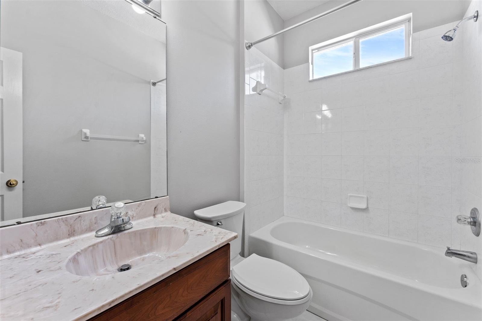 VALRICO LAKE - Residential