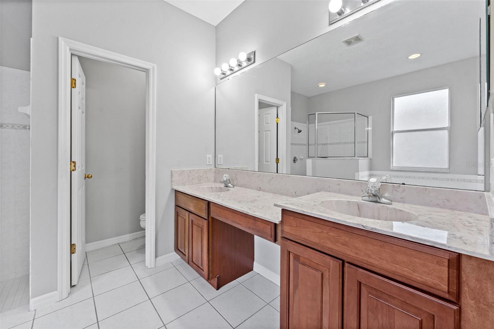 VALRICO LAKE - Residential