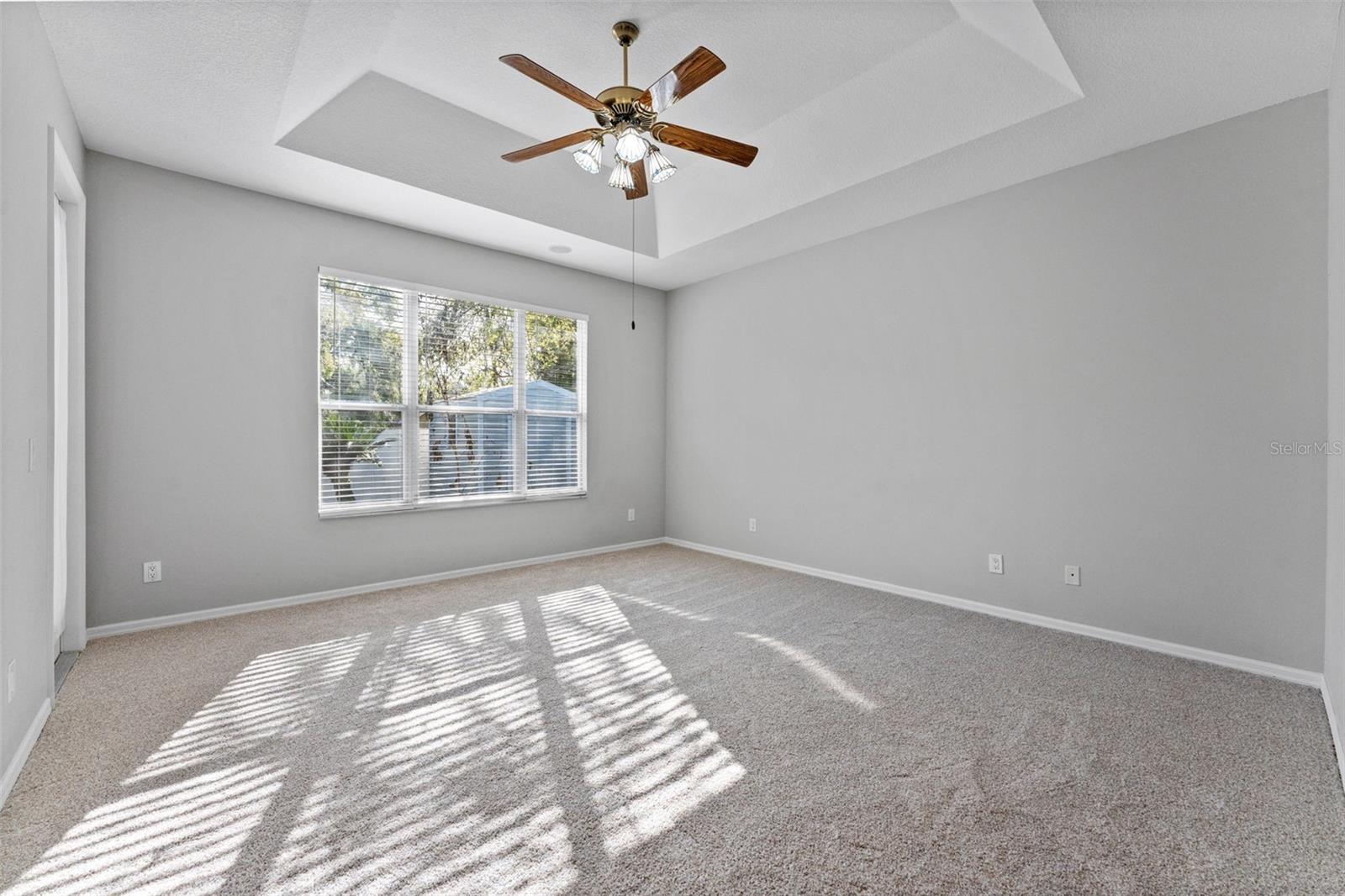 VALRICO LAKE - Residential