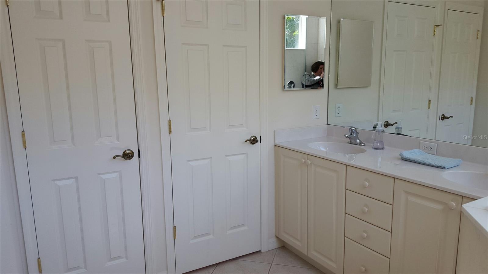 CARRIAGE RUN AT UNIVERSITY PLACE - Residential Lease