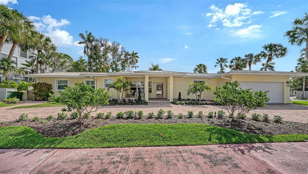 Photo of 375 N Washington Drive, Sarasota, FL 34236 (MLS # A4687248)