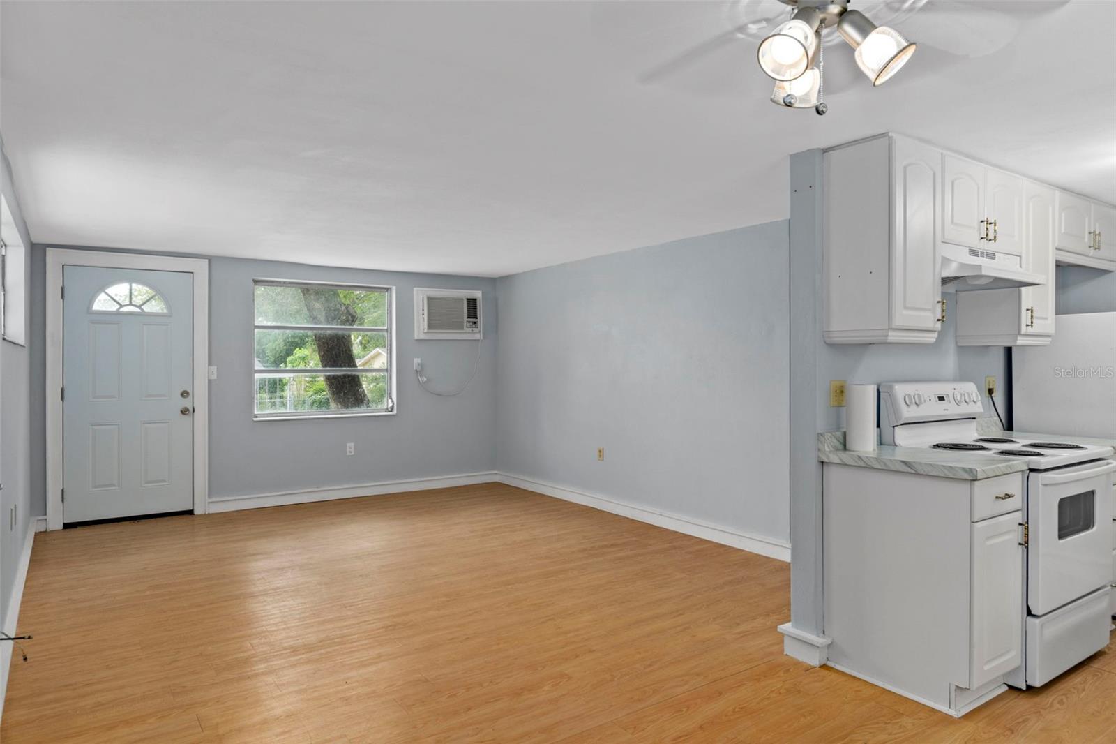 BEVERLY HILLS UNIT 04 - Residential