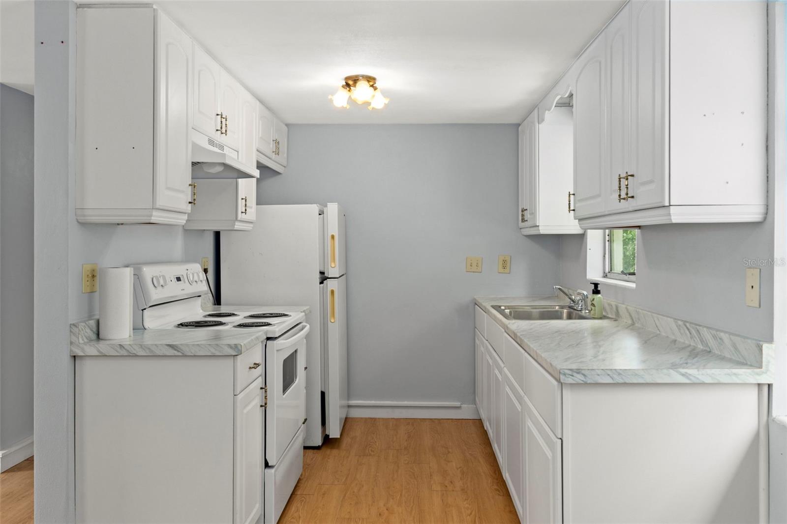 BEVERLY HILLS UNIT 04 - Residential