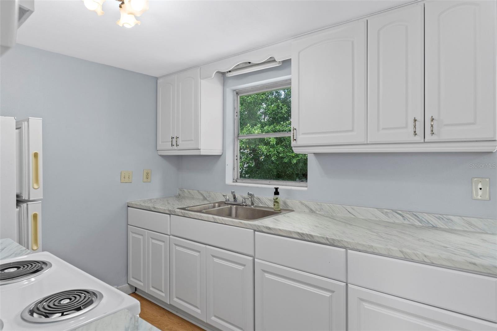 BEVERLY HILLS UNIT 04 - Residential