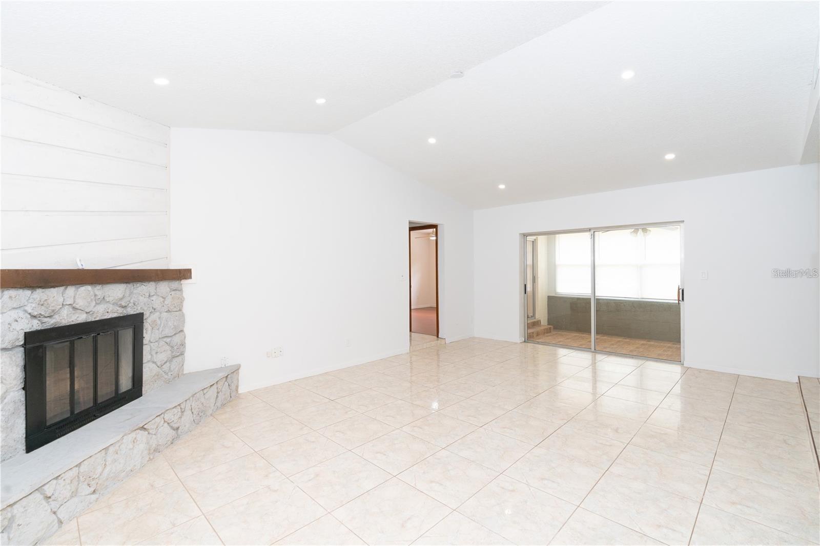 ORLANDO ACRES 1ST ADD - Residential Lease
