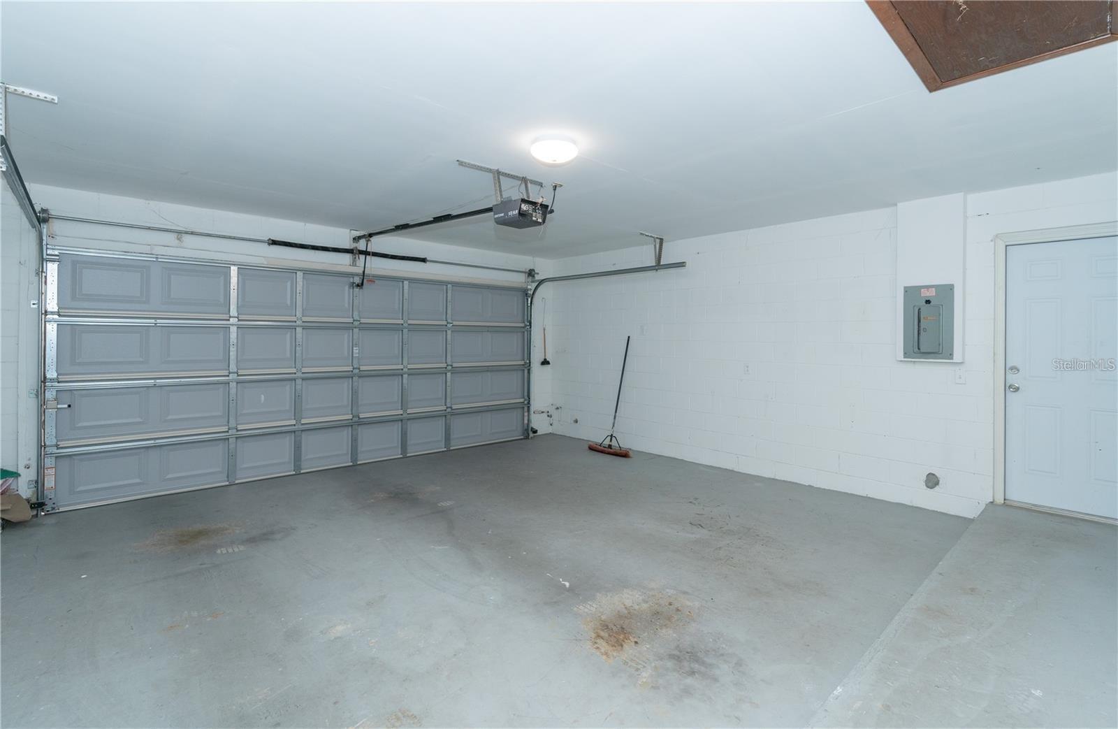 ORLANDO ACRES 1ST ADD - Residential Lease
