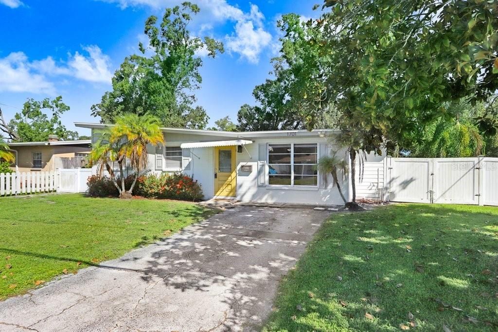 Photo of 1701 W Jean Street, Tampa, FL 33604 (MLS # TB8431301)
