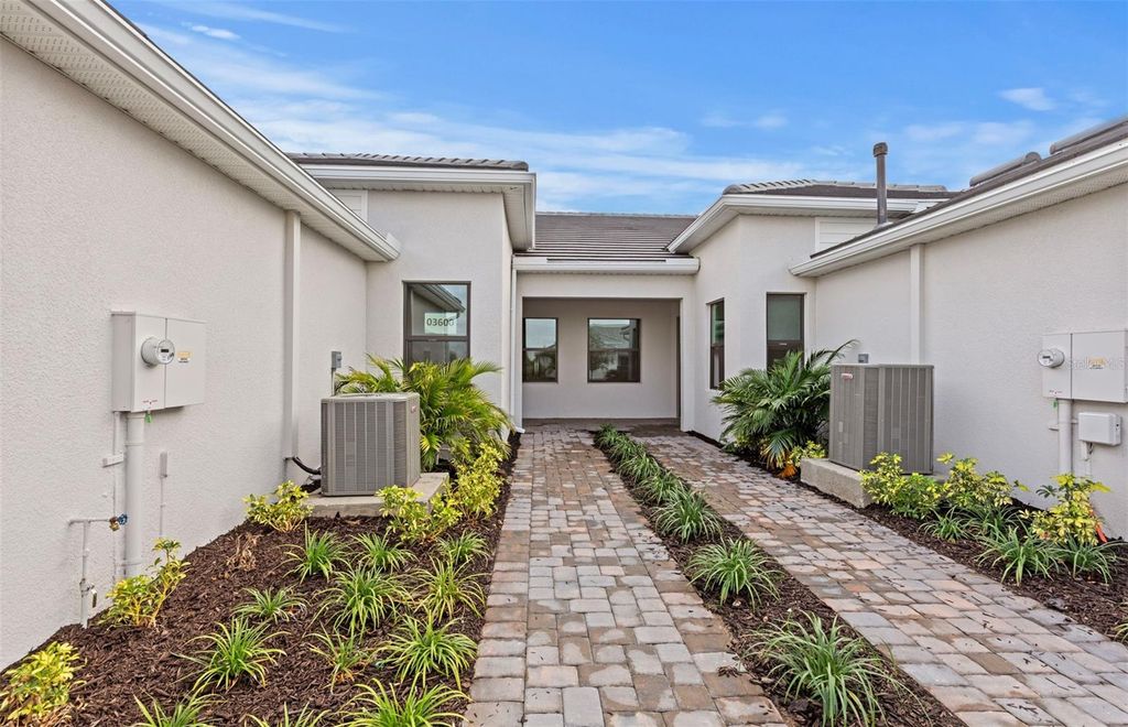 Photo of 18836 Indian Rock Place, Lakewood Ranch, FL 34211 (MLS # TB8474829)
