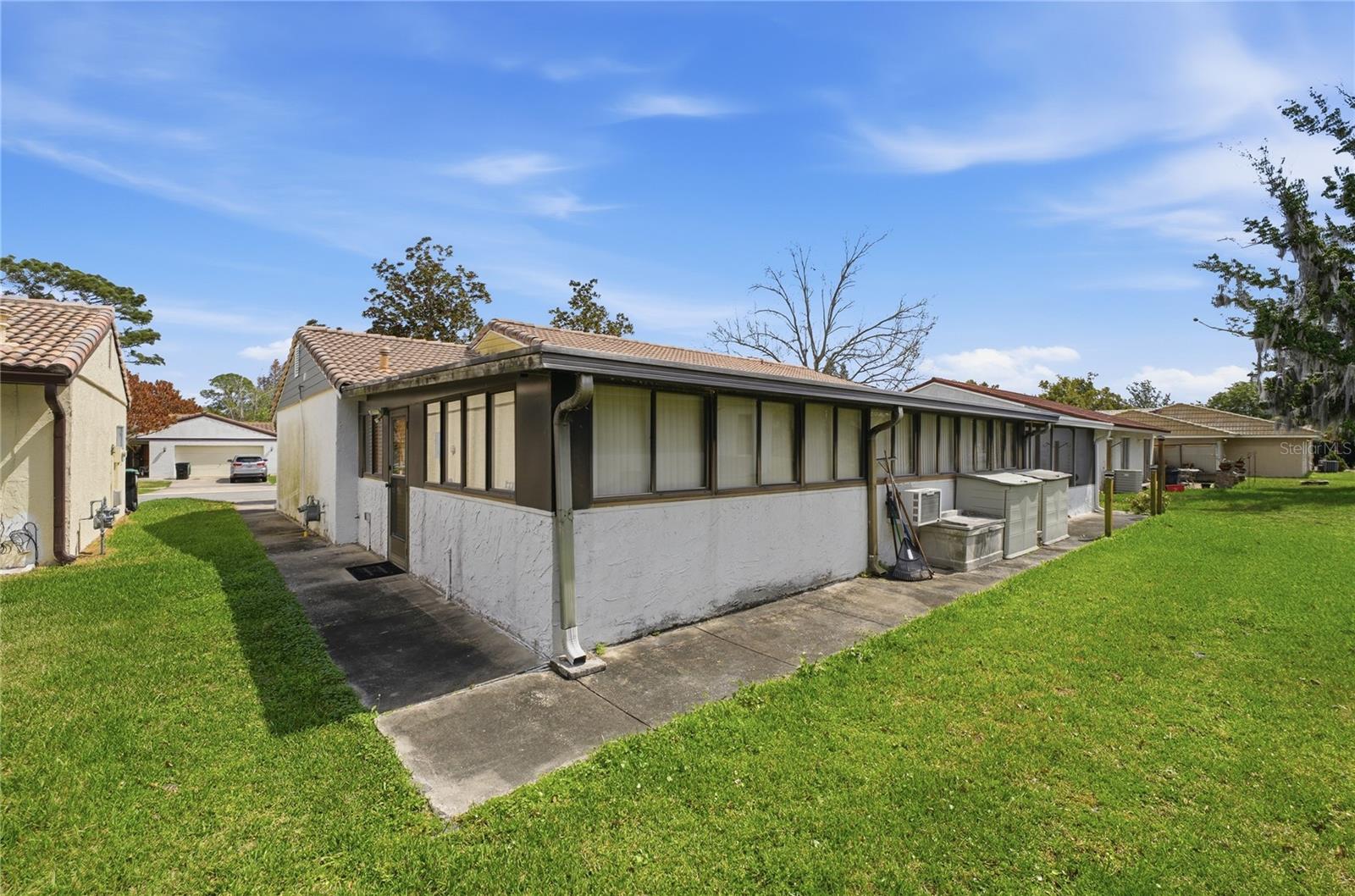 WINDMILL POINTE - Residential