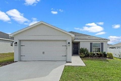 A home in LAKE WALES