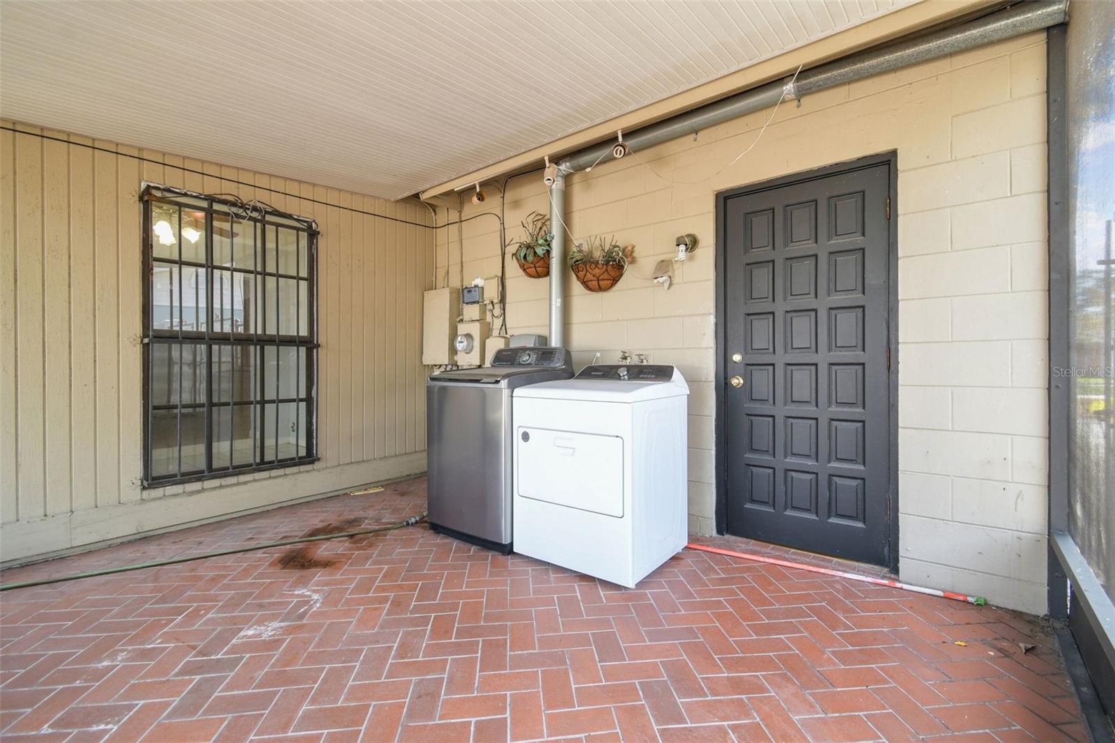 GROVEWOOD COURT - Residential