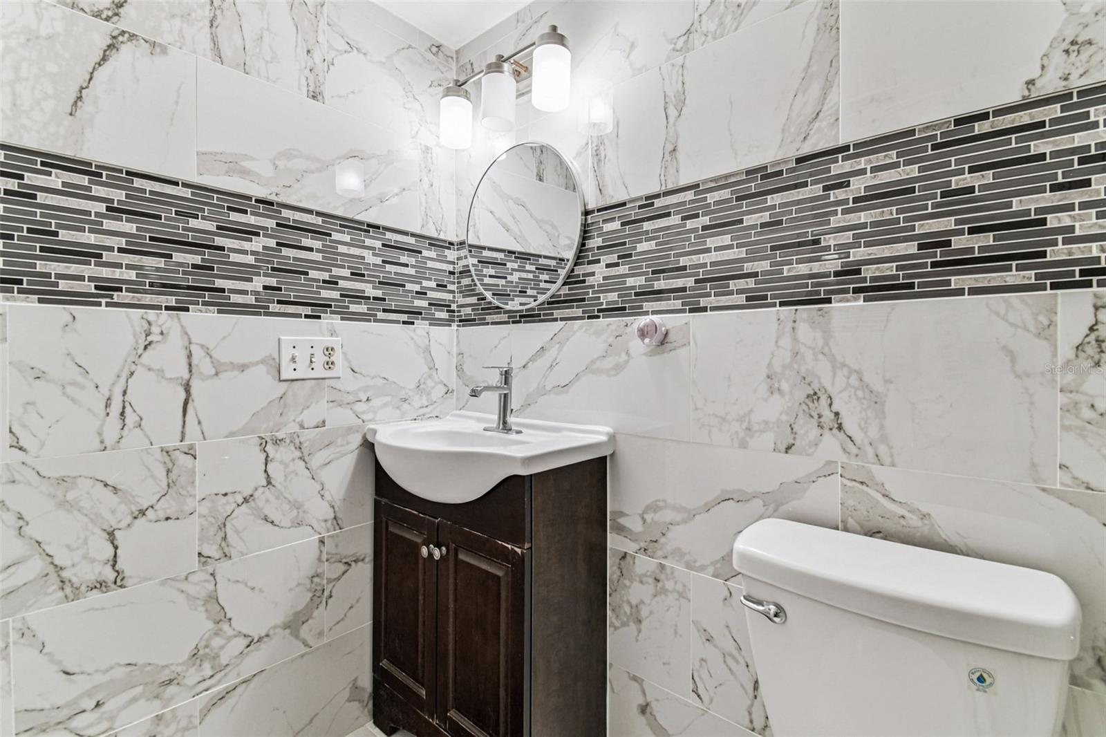 GROVEWOOD COURT - Residential