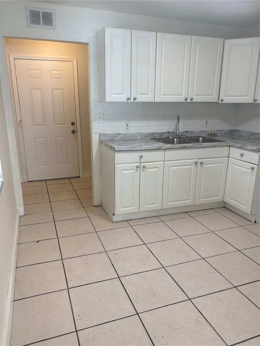 GREEN ACRES - Residential Lease