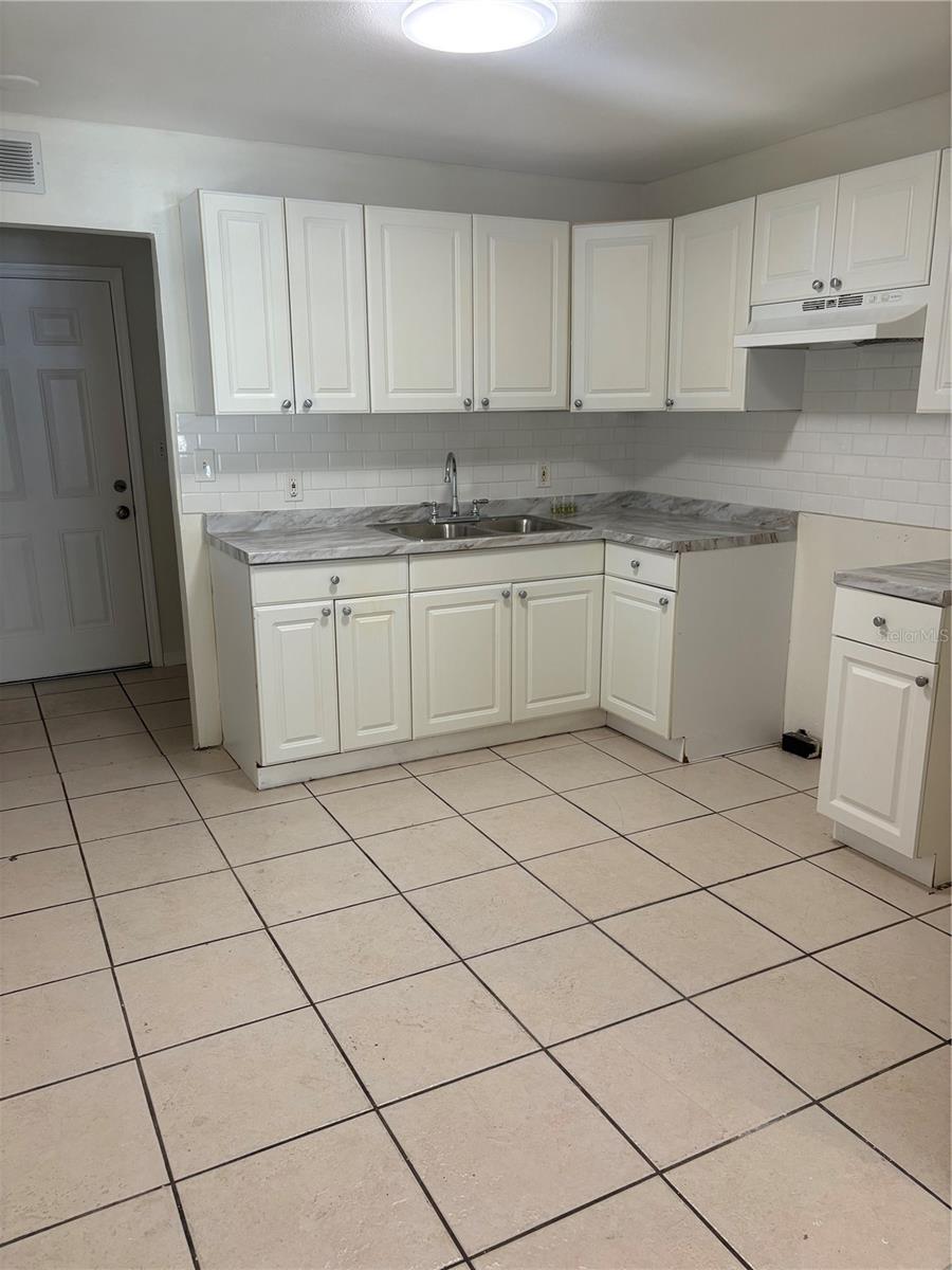 GREEN ACRES - Residential Lease
