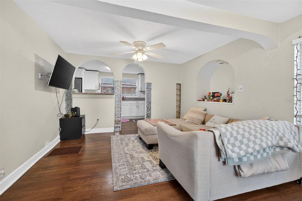 Photo of 1017 8th Street N, St Petersburg, FL 33701 (MLS # A4683377)