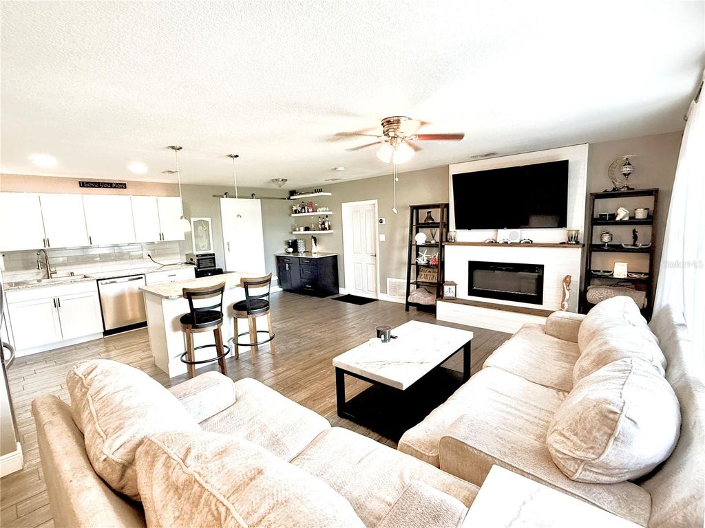 Photo of 2815 Southern Parkway W, Bradenton, FL 34205 (MLS # O6341216)