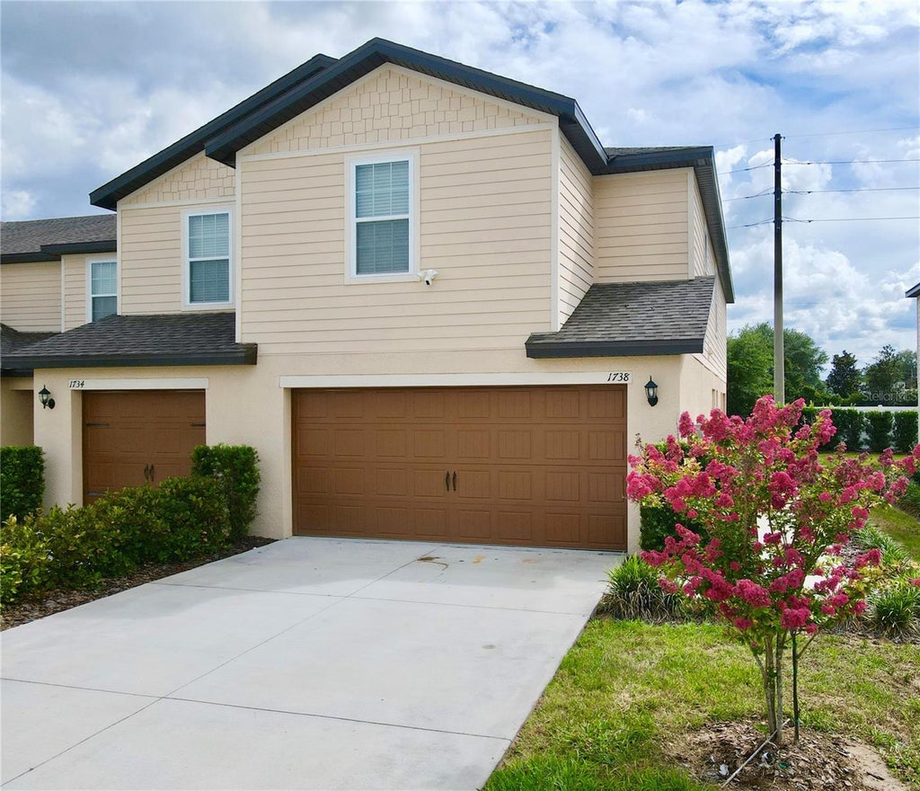 Photo of 1738 Wynford Circle, Tavares, FL 32778 (MLS # O6410755)