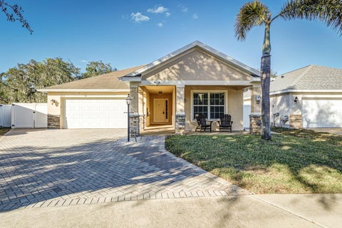 Photo of 7233 Wakeview Drive, Davenport, FL 33896 (MLS # L4963549)