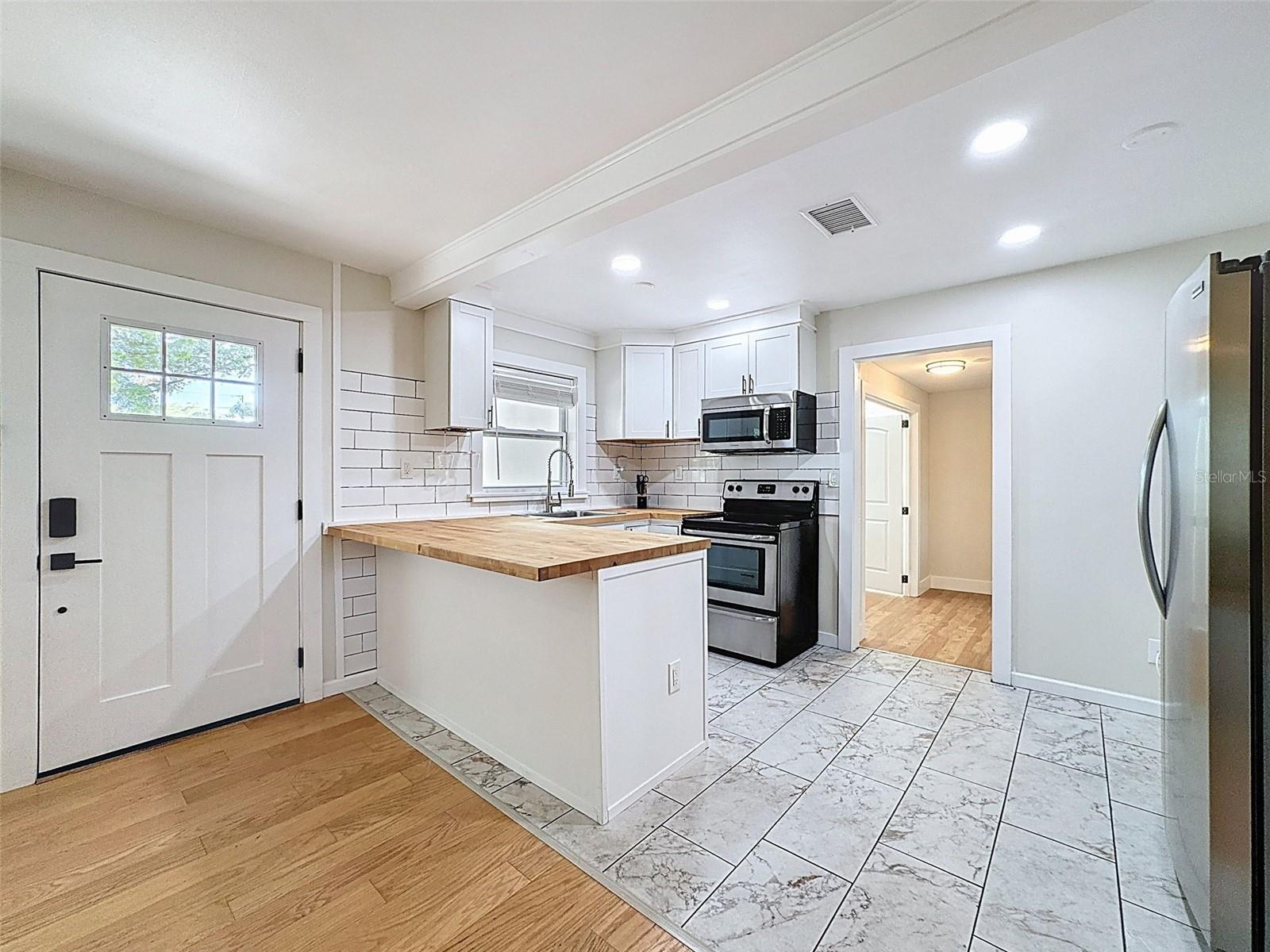 1121 49TH AVE N