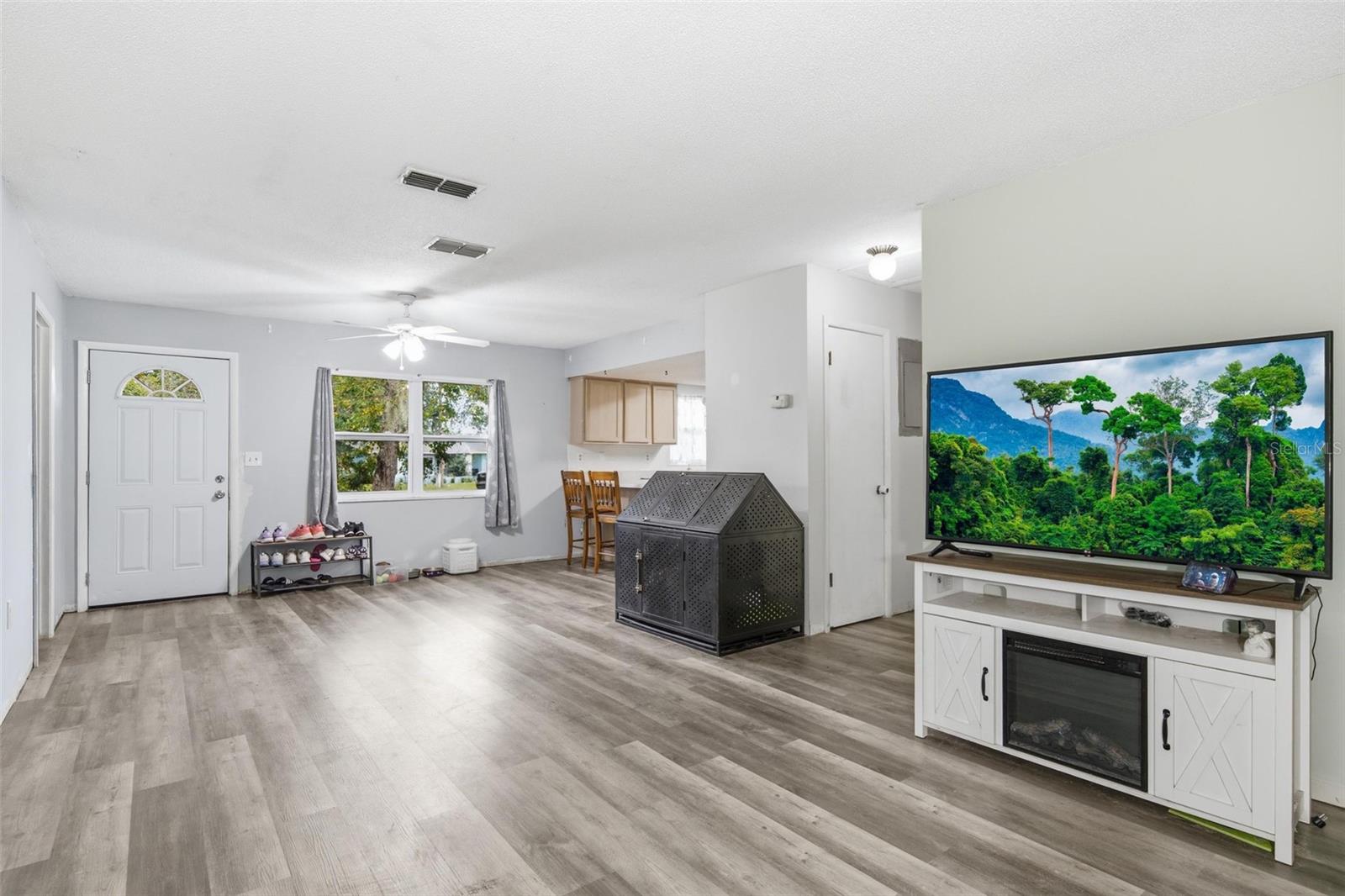 5537 W CAGNEY LOOP