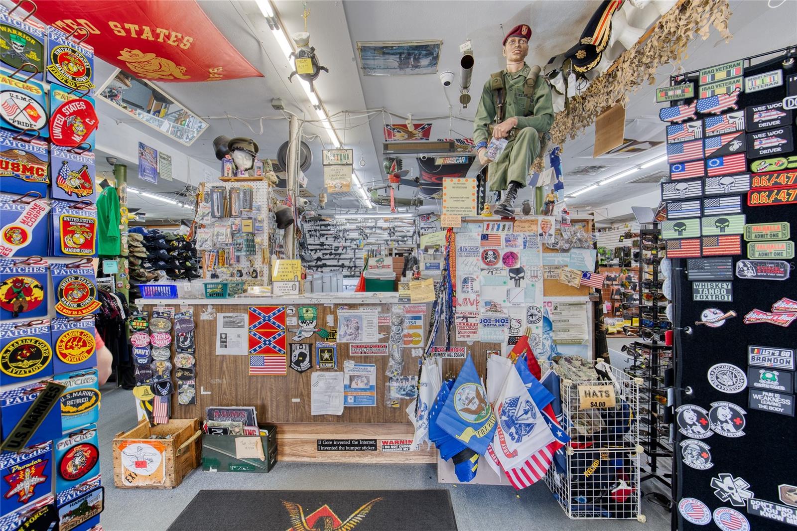 Main image without alt text