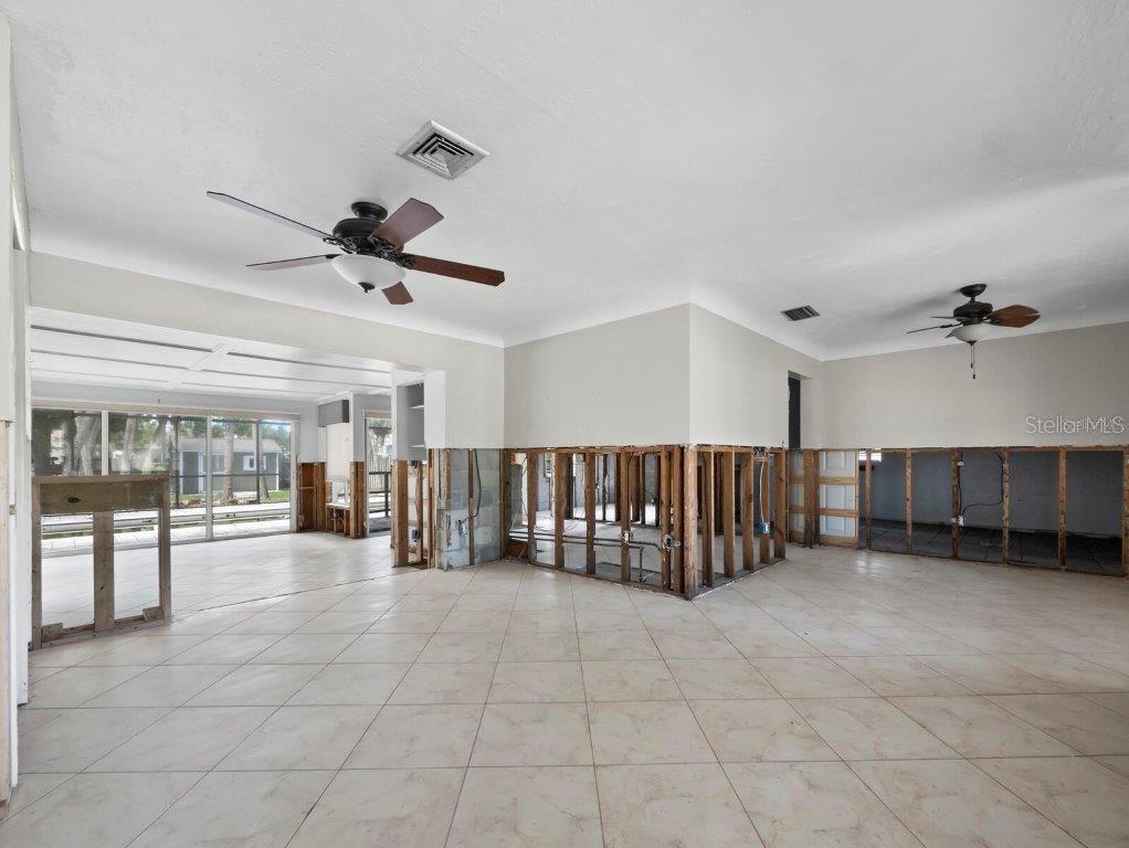 SAINT ARMANDS DIV JOHN RINGLING - Land